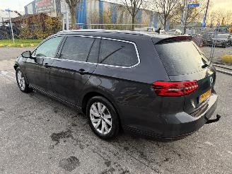 Volkswagen Passat 1.6 TDI 88KW DSG Clima Navi Comfortline picture 2