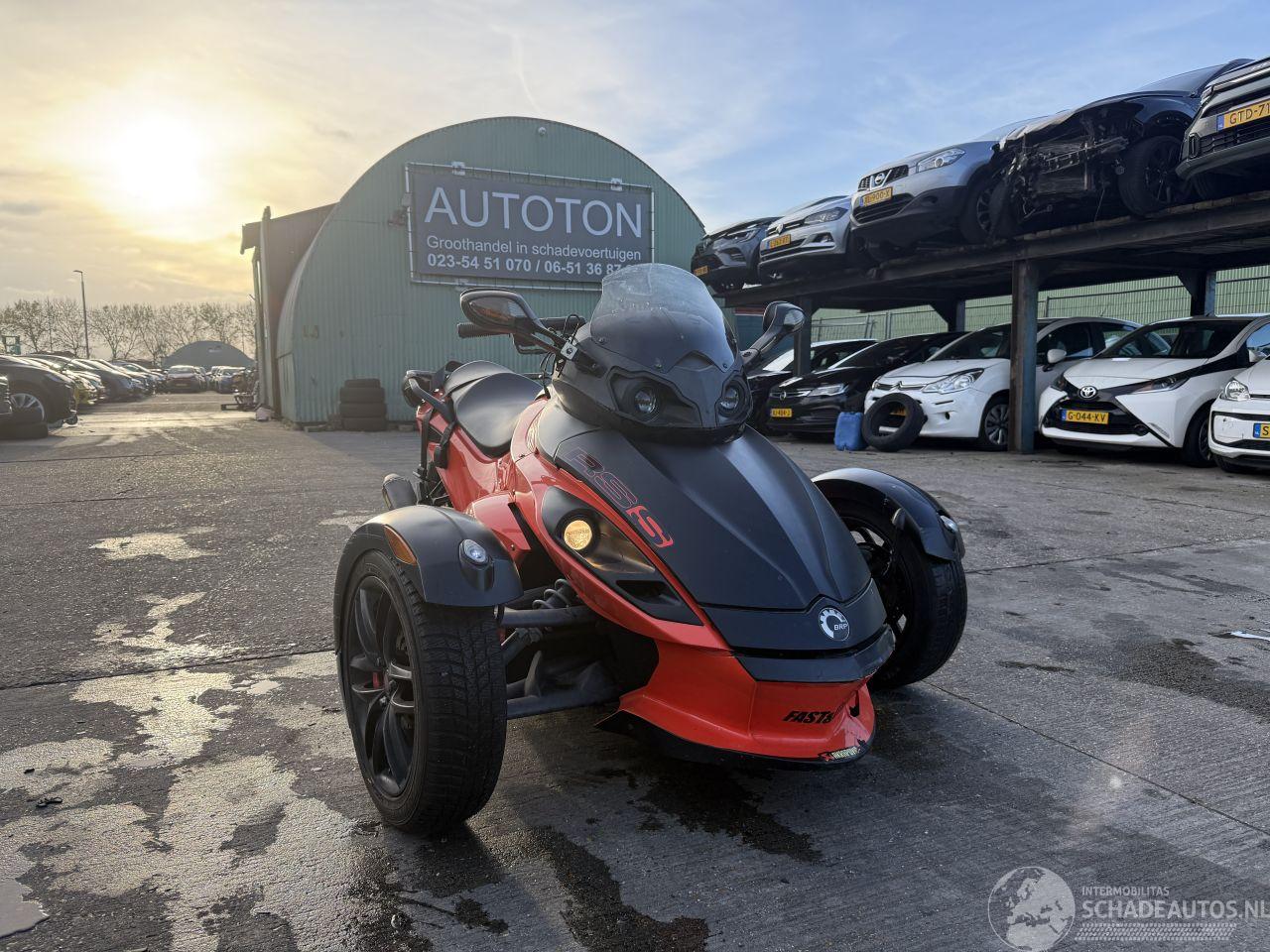 Can-Am SPIDER RS-S CAN-AM Spyder RS-S 72kW Akrapovic