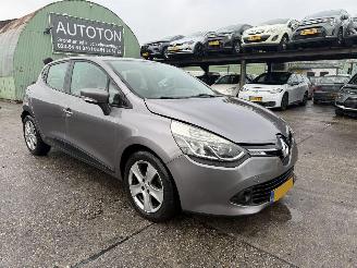 Auto incidentate Renault Clio 1.2 88KW Automaat Navi Clima Expression NAP 2015/4
