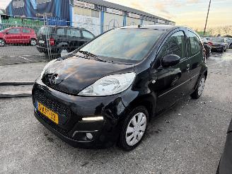 uszkodzony samochody osobowe Peugeot 107 1.0 50KW Airco Led Active 5-Drs NAP 2013/4