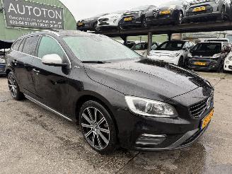damaged passenger cars Volvo V-60 2.4 D6 Autom. 162KW Twin Engine Schuifdak Navi Led R-Design NAP 2015/12