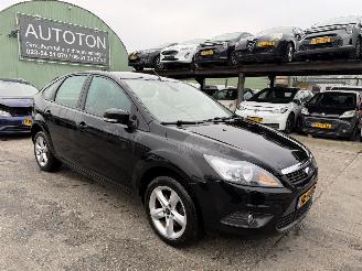 krockskadad bil auto Ford Focus 1.6 74KW Airco 5-Drs Titanium 2010/10
