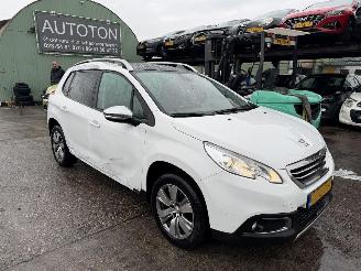 Unfallwagen Peugeot 2008 1.2 81KW Pano Clima Navi Led Allure 2016/5