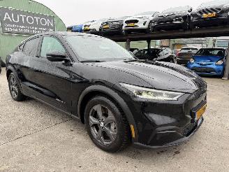 damaged passenger cars Ford Mustang Mach-e 98 kWh Extended 210KW RWD 2021/7