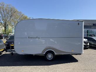 krockskadad bil caravan Hobby  Beachy 420 2023/9