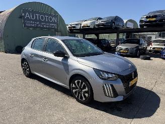 Schadeauto Peugeot 208 1.2 55KW Active Navi Clima Led 5-Drs NAP 2024/8