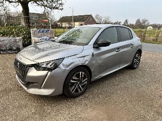 Vaurioauto  passenger cars Peugeot 208 1.2 Allure 2022/6