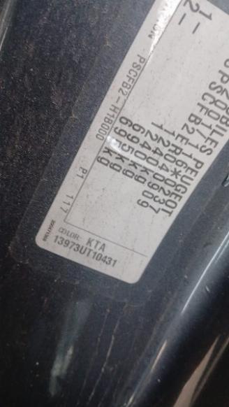 Peugeot 108 108 Hatchback 1.0 12V (1KRFE(CFB)) [51kW]  (05-2014/...) picture 5