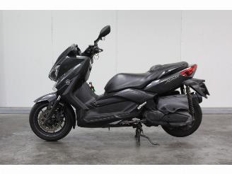 krockskadad bil motor Yamaha YP 400 R 2016