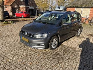 Auto incidentate Volkswagen Touran 7 zitter 2018/4