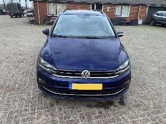 Damaged car Volkswagen Golf Sportsvan AUTOMAAT 2018/6