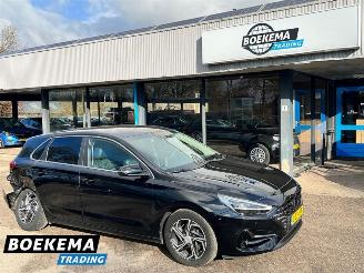 krockskadad bil auto Hyundai I-30 1.5 T-GDi MHEV Stoel/Stuur Verwarming + Ventilatie Navigatie Camera 2020/11