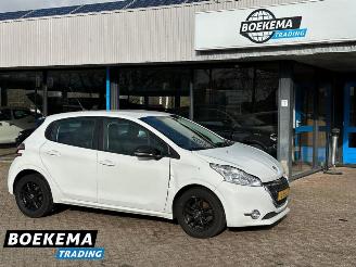 krockskadad bil auto Peugeot 208 1.2 e-VTi Active Automaat Navigatie Climate 2014/1