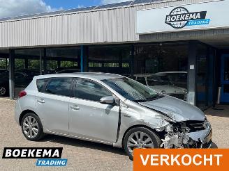 damaged passenger cars Toyota Auris 1.8 Hybrid Executive Navigatie Climate Cruise PDC 2013/3