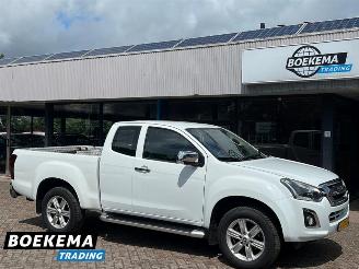 Vaurioauto  commercial vehicles Isuzu D-Max 1.9 Extended Cab X-Country Automaat 4X4 3500KG Trekgewicht 2019/2