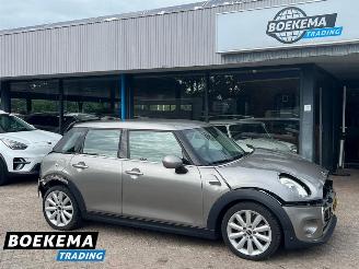Schadeauto Mini Cooper Mini 1.5 Chili Led Keyless Climate Navi Cruise PDC 2017/6
