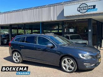 Auto incidentate Volvo V-60 2.4 D6 AWD Plug-In Hybrid Summum Open dak Navi Xenon 2013/10