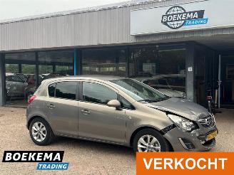 krockskadad bil auto Opel Corsa 1.2 16V Automaat Navi Climate Cruise 2014/4