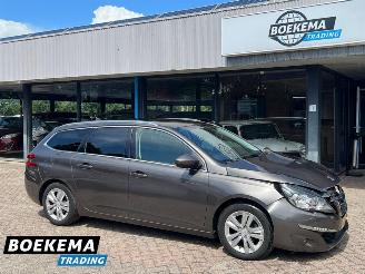 škoda osobní automobily Peugeot 308 SW 1.2 PureTech Executive Glazen-Dak Navigatie Climate Cruise 2015/6