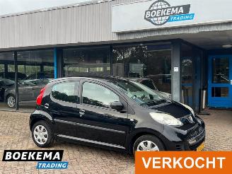 damaged passenger cars Peugeot 107 1.0-12V Sublime Airco 5-Deurs 2010/4