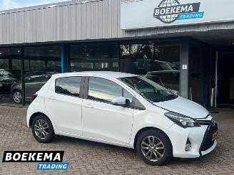 Schadeauto Toyota Yaris 1.3 VVT-i Navigatie Cruise Airco Camera Trekh. 2015/12