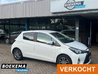 krockskadad bil auto Toyota Yaris 1.3 VVT-i Navigatie Cruise Airco Camera Trekh. 2015/12
