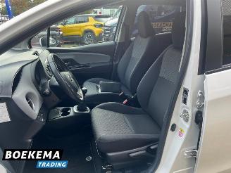 Toyota Yaris 1.3 VVT-i Navigatie Cruise Airco Camera Trekh. picture 16