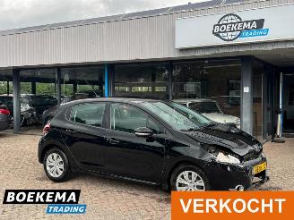 Damaged car Peugeot 208 1.2 e-VTi Envy Aut Navi Clima Cruise PDC 2014/3