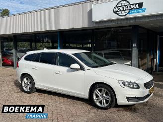 Vaurioauto  passenger cars Volvo V-60 2.4 D5 Twin Engine AWD Plug in Hybrid Navi Climate Cruise 2016/12