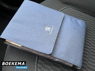 Peugeot 208 1.2 PureTech Blue Lion Navi Airco Cruise PDC Trekh. picture 28