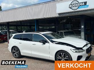 Unfallwagen Volvo V-60 2.0 T6 Recharge AWD R-Design HUD Pano Keyless Led Navi Camera Stoelverw. 2020/12