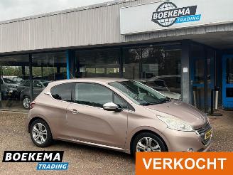škoda osobní automobily Peugeot 208 1.6 VTi Allure Leder Navi Climate Cruise PDC 2013/4