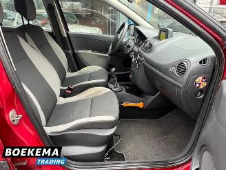 Renault Clio  picture 22