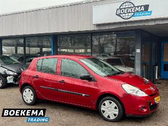 krockskadad bil auto Renault Clio 1.2 TCe 101PK Special Line 5-Drs Navi Airco Trekh. 2010/4
