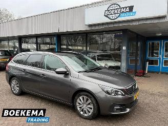 uszkodzony samochody osobowe Peugeot 308 SW 1.2 PureTech Premium Panorama Automaat Navigatie Trekhaak PDC 2018/9