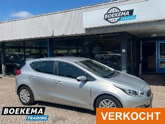 skadebil auto Kia Cee d cee'd 1.6 GDI 20th Anniversary Navi Cruise control Airco 2013/8