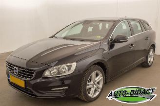 Unfallwagen Volvo V-60 D6 2.4 AWD Plug In Hybrid Phev 2015/1