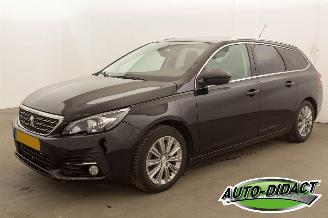 Unfallwagen Peugeot 308 SW 1.2 Pano 96KW PureTech Blue Lease 2017/12