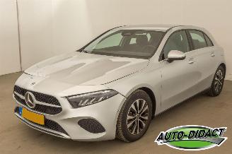 krockskadad bil auto Mercedes A-klasse A200 Automaat Mild Hybrid Business Line 2023/10
