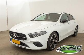 Unfallwagen Mercedes A-klasse A180 Motor loopt Luxury Line Automaat Koppakking defect 2023/7