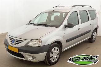 krockskadad bil auto Dacia Logan 1.6-16V Lauréate 7p. 2008/1