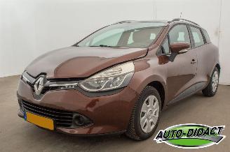 krockskadad bil auto Renault Clio Estate 1.5 dCi Navi Eco Expression 2015/8