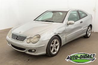Damaged car Mercedes C-klasse C220 Clima Leder 2005/4