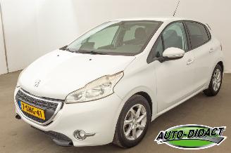 Voiture accidenté Peugeot 208 1.2 e-VTi Automaat Blue Lease 2013/11