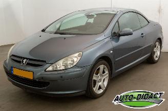 skadebil auto Peugeot 307 CC 2.0-16V Motorschade 2005/3