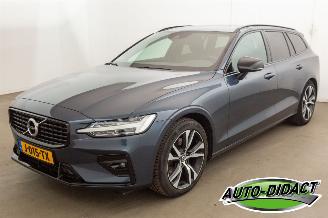 Damaged car Volvo V-60 2.0 B4 Motor schade Autom Clima Navi Leder R-Design 2020/10