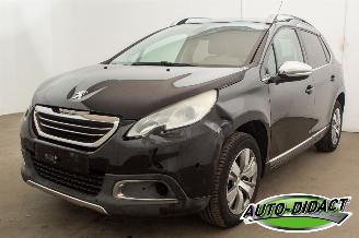 Damaged car Peugeot 2008 1.2 Allure Clima 2015/2