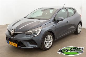 Damaged car Renault Clio 1.0 TCe 103.376 km Airco Navi 90 Techno 2022/6