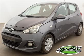 damaged passenger cars Hyundai I-10 1.0 Automaat Airco 2016/6