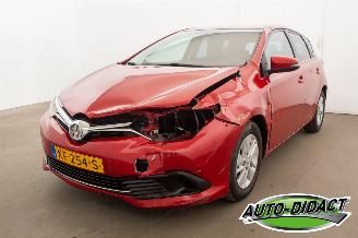 krockskadad bil auto Toyota Auris 1.4D Clima Aspiration 2016/8